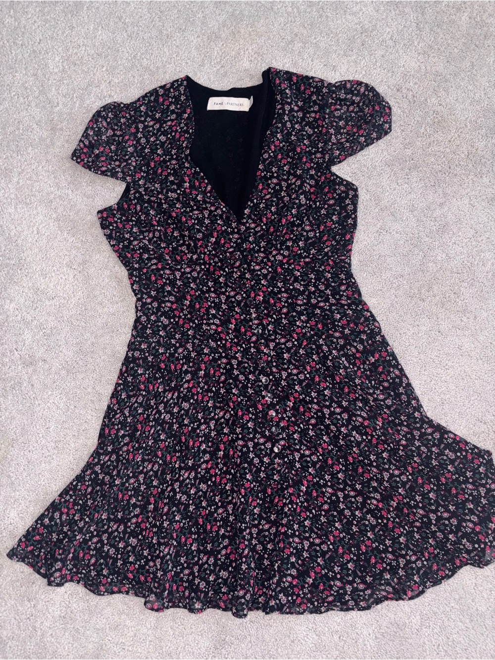 Fame & Partners "Longina Floral" Mini
Dress Size 6